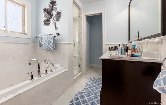 Building Photo - 847 E Broadway