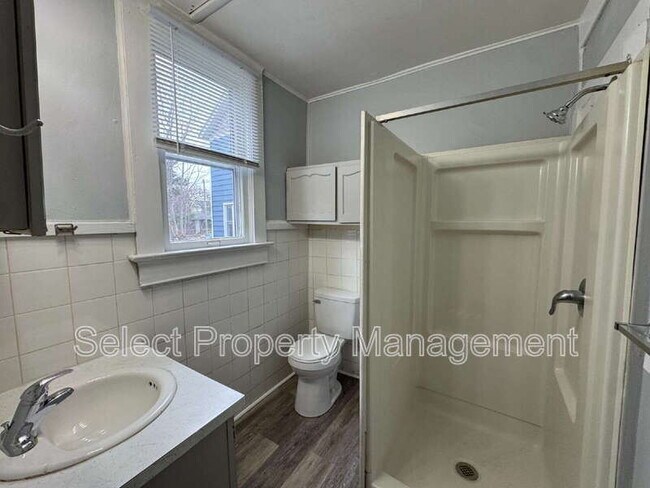 Building Photo - 738 3rd St