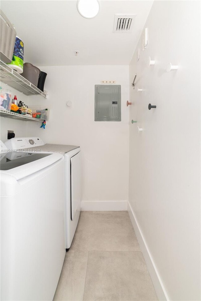 Building Photo - 17150 N Bay Rd