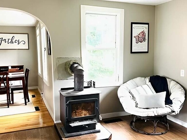 Building Photo - 252 Windsor St