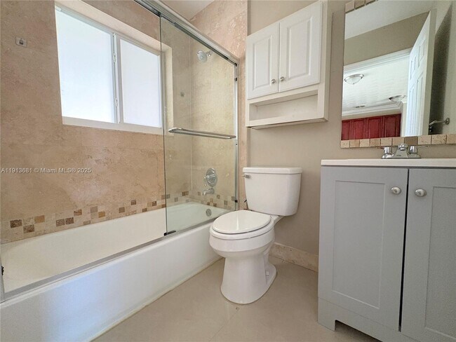 Building Photo - 2809 Middle River Dr