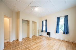 Building Photo - 10 Hendricks St