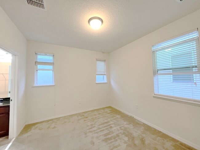 Building Photo - 12645 Salomon Cove Dr