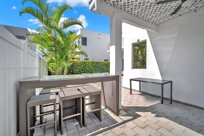 Building Photo - 7457 NW 101 Ave