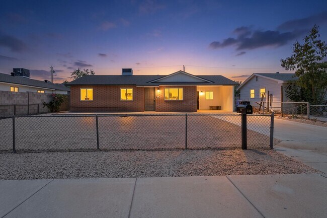 Building Photo - Completely updated minutes to Hiking at South Mountain!!!  Brand New Paint, Tile and Laminate Thr...