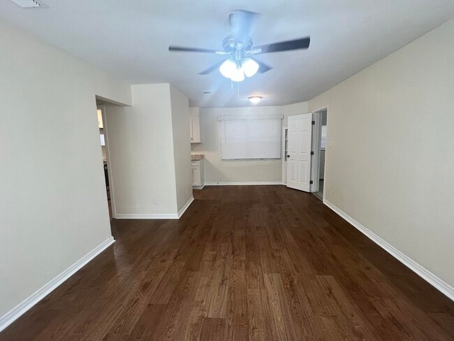 Building Photo - 3422 Miami Dr