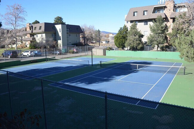 Building Photo - 3 Bedroom, 2 Bathroom Penthouse Condo in North Boulder.