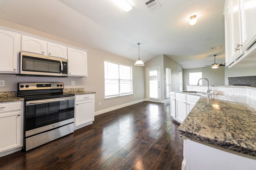 Building Photo - 1603 Venus Dr E