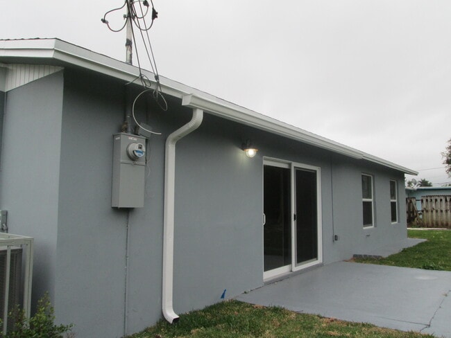 Building Photo - 2457 Pinecrest Ct