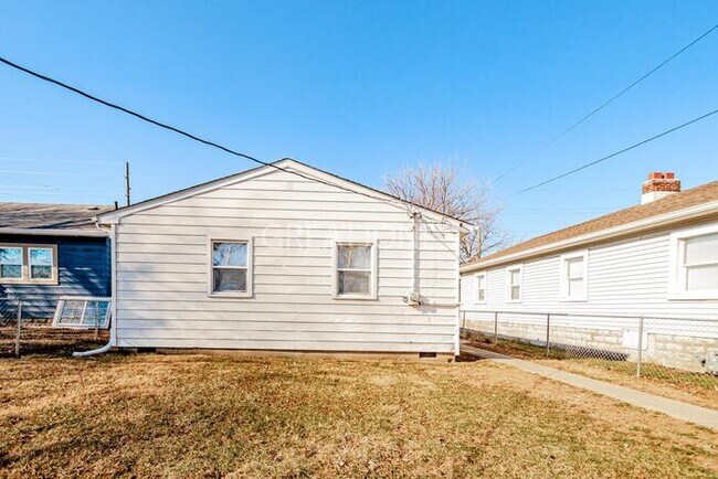 Building Photo - 711 S Keystone Ave