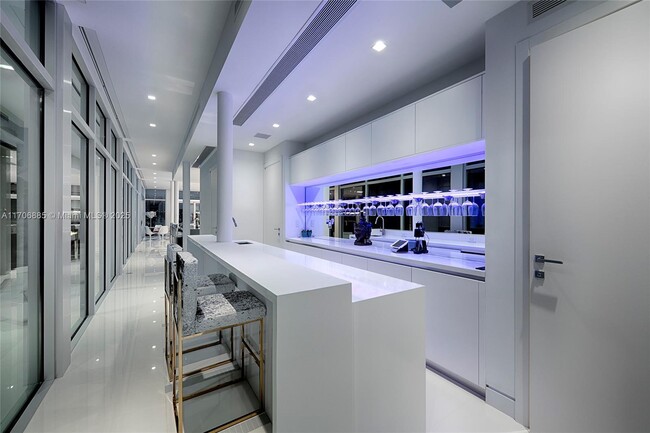 Building Photo - 440 S Hibiscus Dr