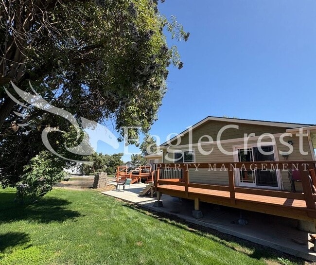 Building Photo - Beautiful Five Bedroom Home with Acreage