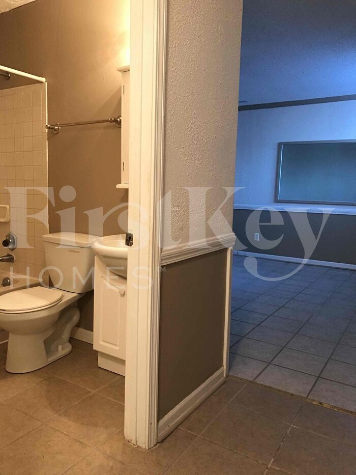 Building Photo - 4447 Caledonia Way
