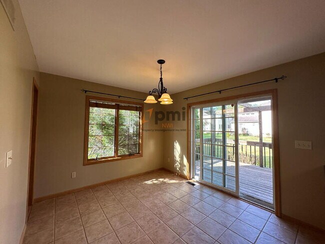 Building Photo - 384 Kingsmill Dr