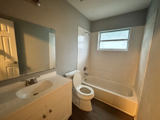 Primary Photo - 1101 SW 61st St