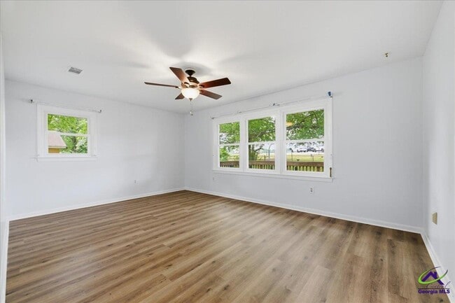 Building Photo - 202 Self St