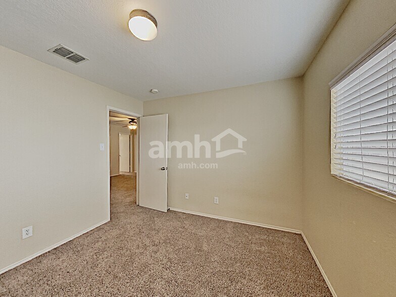 Building Photo - 9306 Pacific Maple