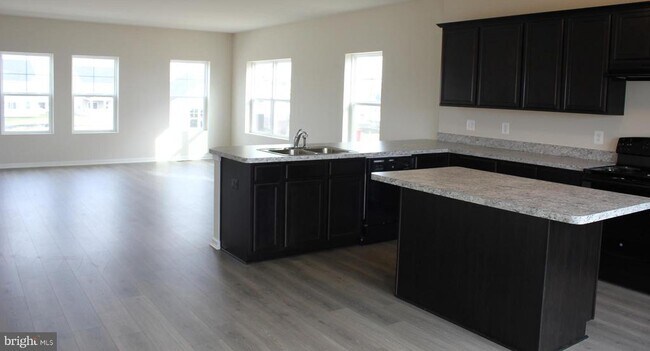 Building Photo - 232 Parkland Dr