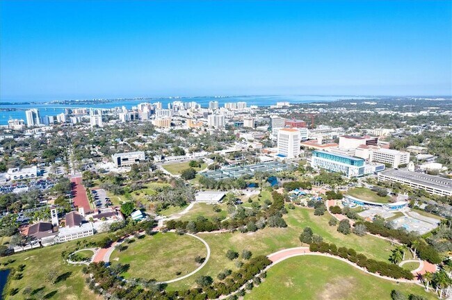 Building Photo - 2587 Ringling Blvd