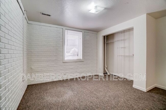 Building Photo - 3733 Willow Run Dr