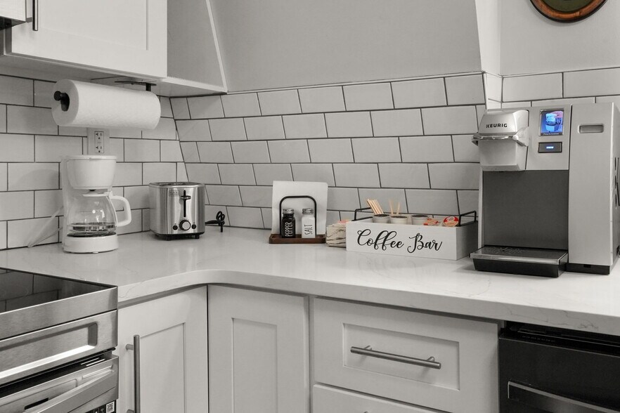 Building Photo - 22 Bonazzo Dr