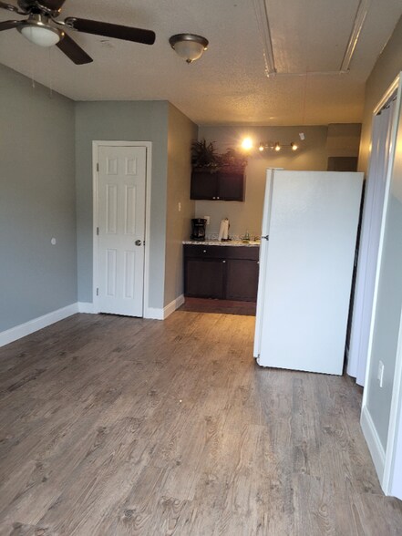 Building Photo - 8573 Springtree Road