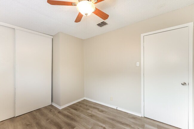 Building Photo - 8743 Ridge Moon Dr