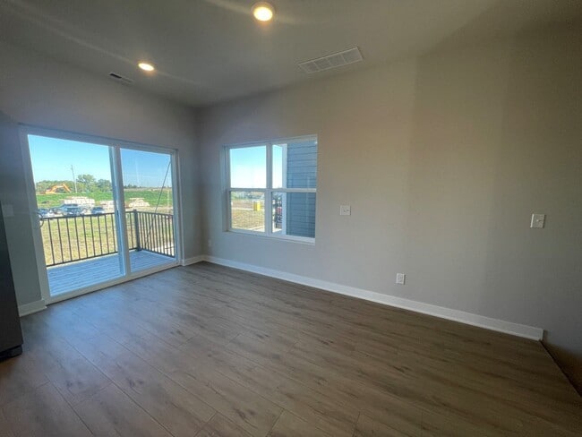 Building Photo - Townhome For Rent Papillion