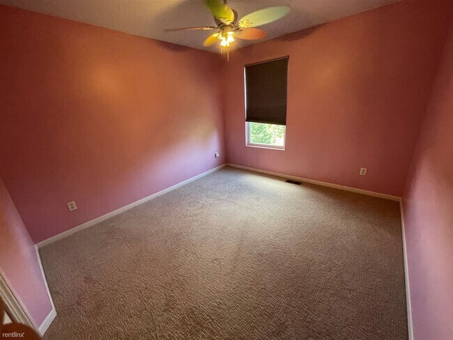 Building Photo - 4 br, 2.5 bath House - 45101 Bartlett Dr