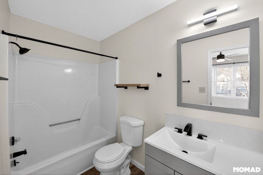 Building Photo - 533 Oak Run Dr