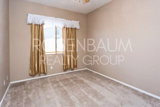 Building Photo - Beautiful 3-bedrooms, 2-baths home tucked ...