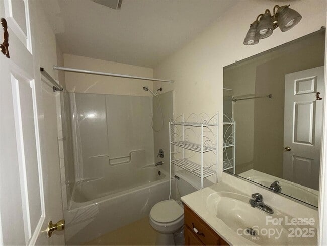 Building Photo - 401 Miller Farm Rd