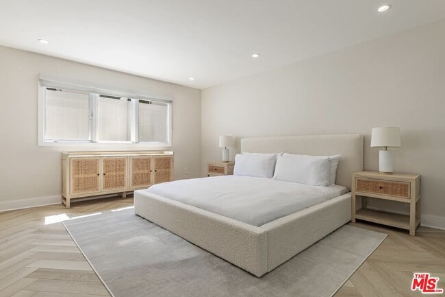 Building Photo - 502 Evelyn Pl