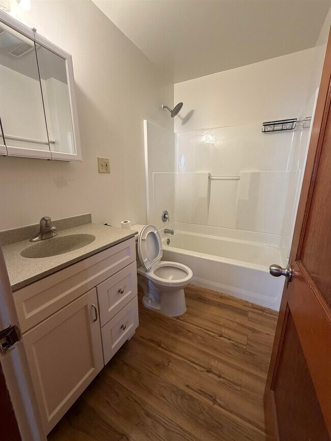 Building Photo - 84 Bowers St