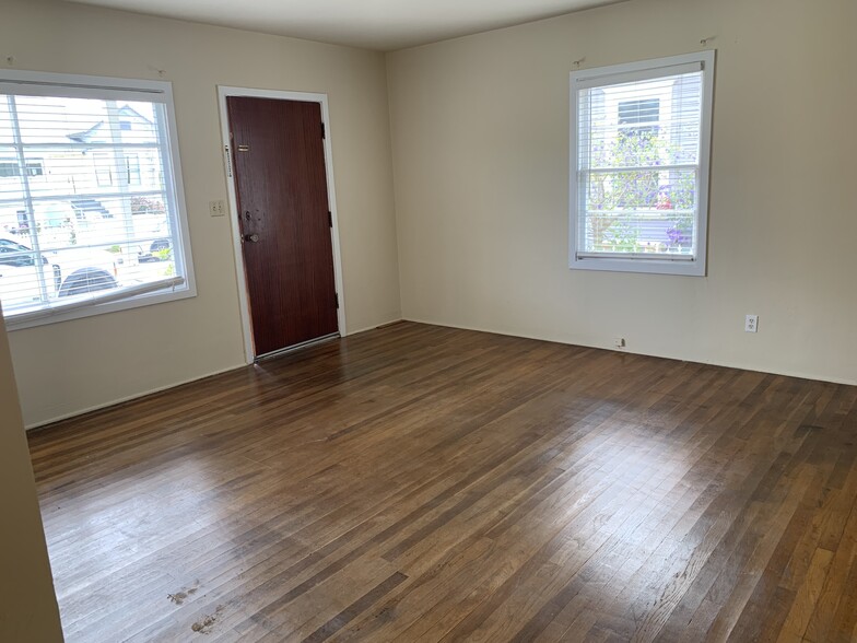 Building Photo - 415 Laurent St