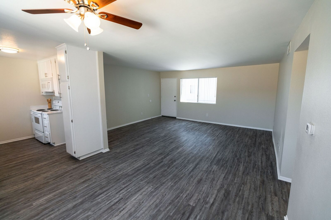 Interior Photo - 6643 Haskell Avenue