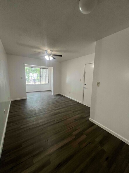 Building Photo - 402 Skyview Dr