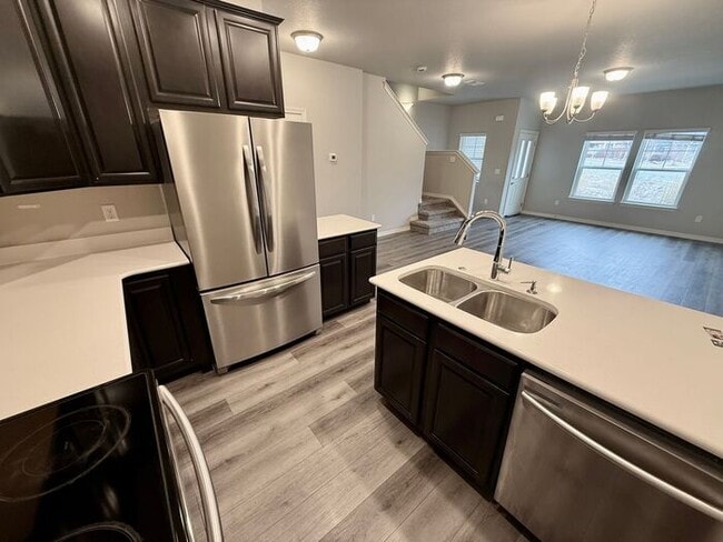 Building Photo - Beautiful 3 bed/ 2.5 bath Townhome in Berthoud