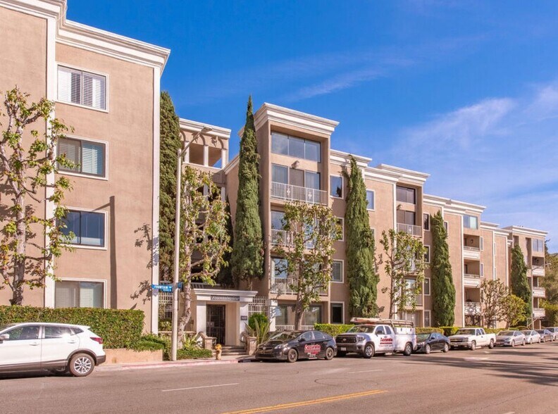 Building Photo - 8455 Fountain Ave