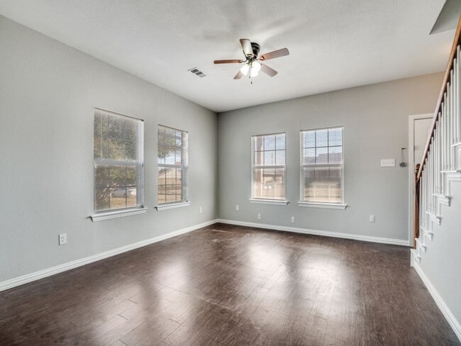 Building Photo - Jewel St- Duplex