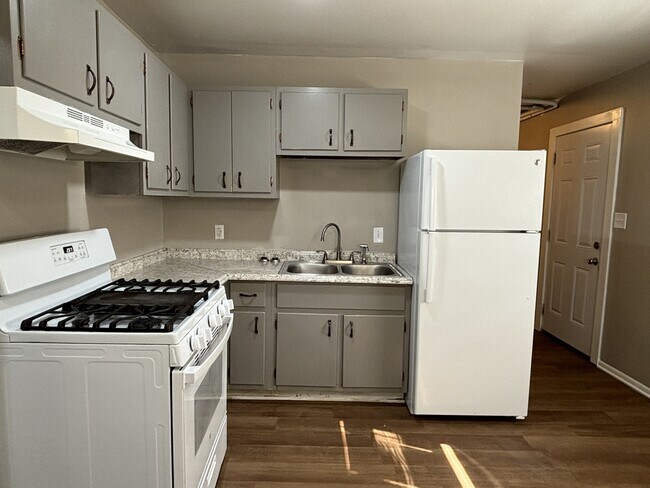 Building Photo - 2943 Hillside Ave