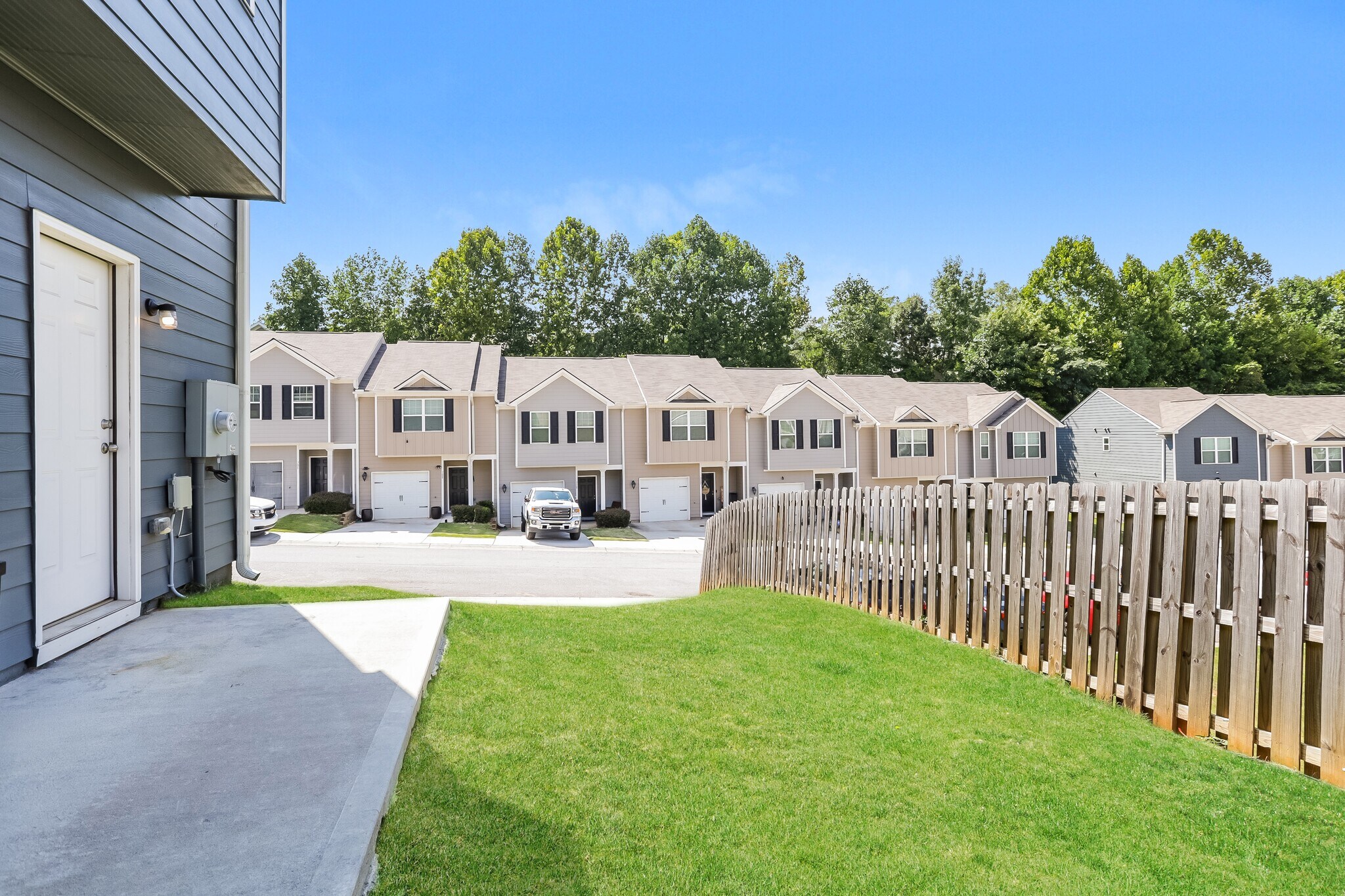 Building Photo - 517 Highwood Ln