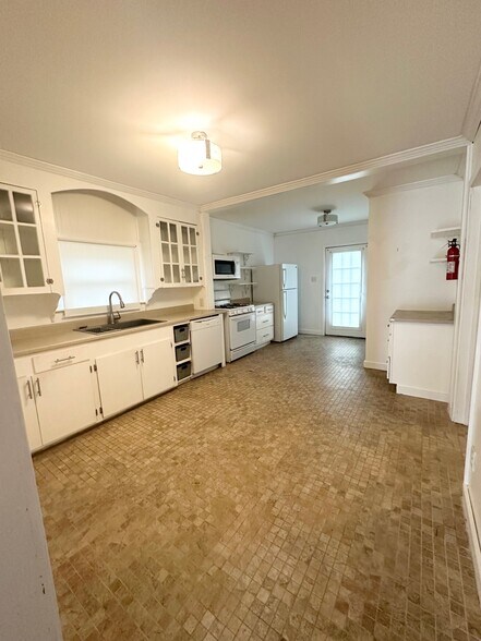 Building Photo - 218 First St