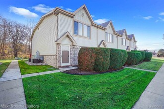 Building Photo - 50406 Bay Run S