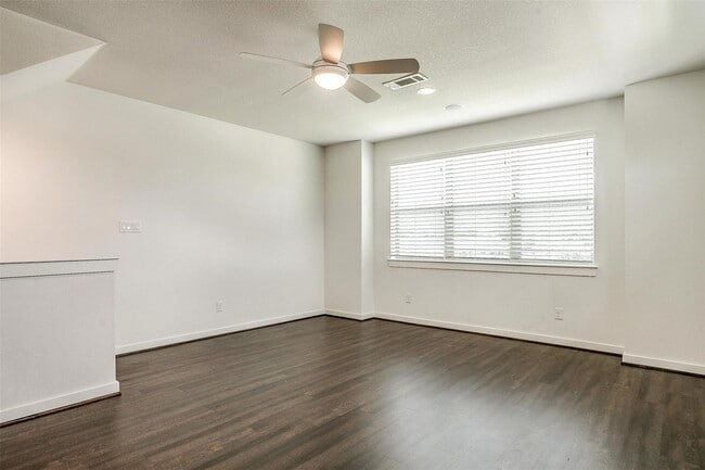 Building Photo - 3515 S Hills