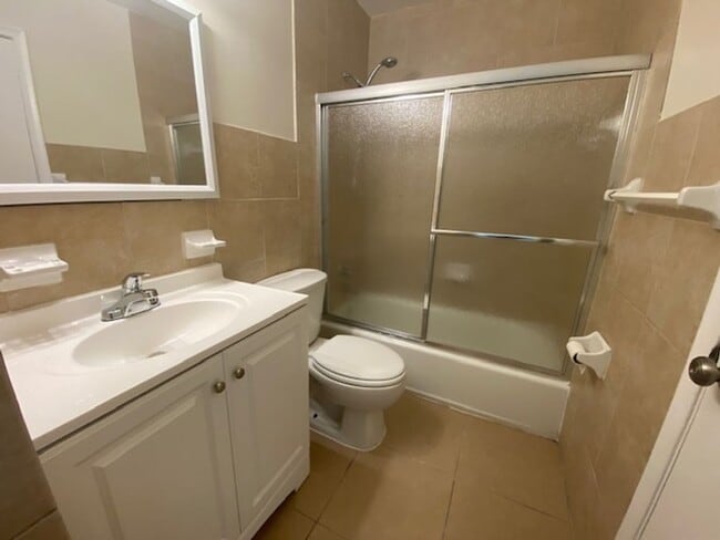 Building Photo - Beautiful 2-bed/1.5 bath two-story townhom...