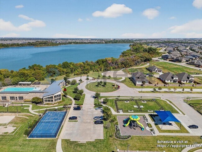 Building Photo - 1010 Rosemary Hl Dr