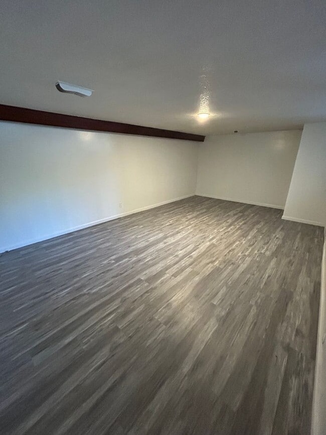 Building Photo - COMING SOON! 3 Bed 1.5 Bath 1 Car Garage $...