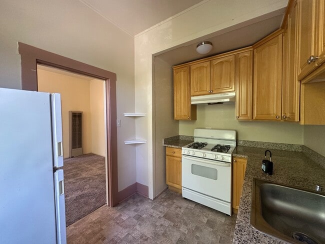 Building Photo - 1BR/1BA Apartment in Prime Downtown San Jose Location - $1910/mo includes all utitilies.