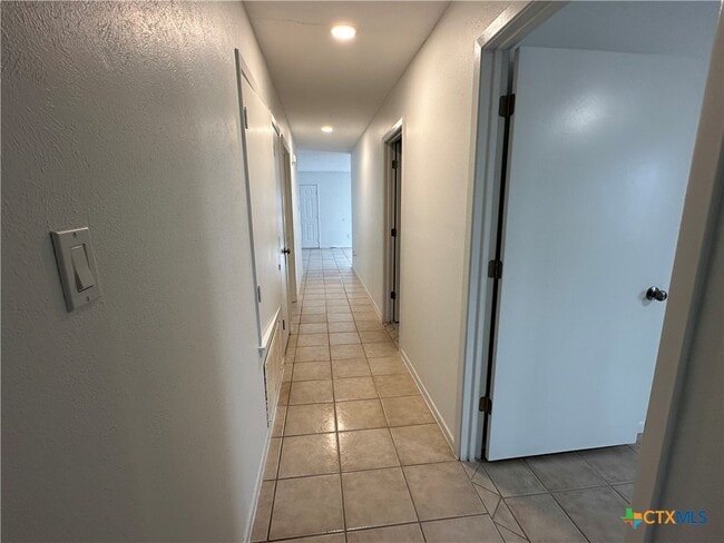 Building Photo - 136 Discovery Ln